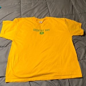 Used lot of 2 t-shirt’s.  John Deere T-shirt. Size XL, Carhartt T-shirt xl